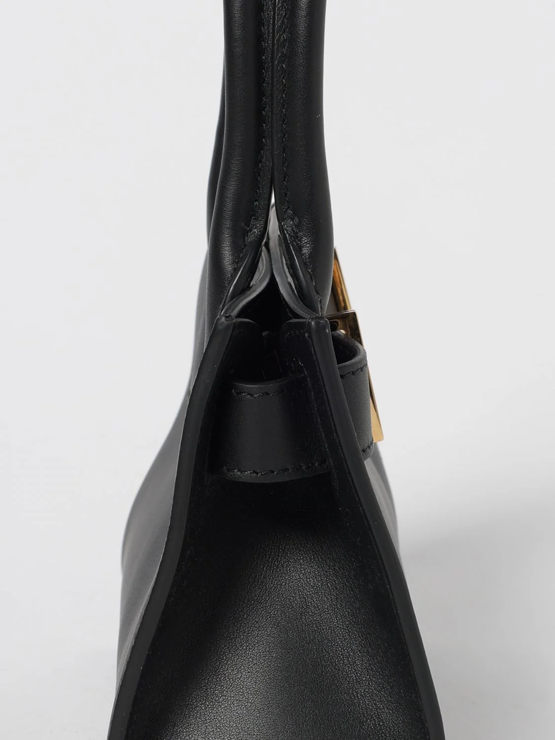 woman's shoulder bag