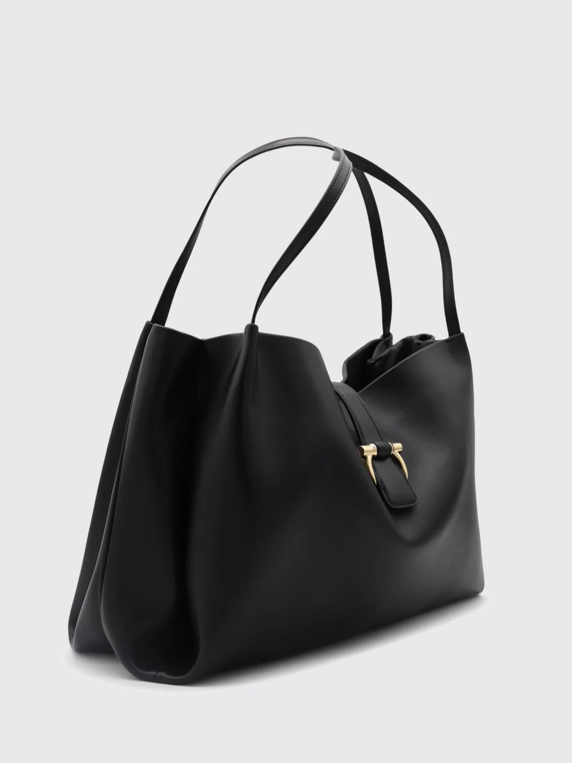 woman's shoulder bag