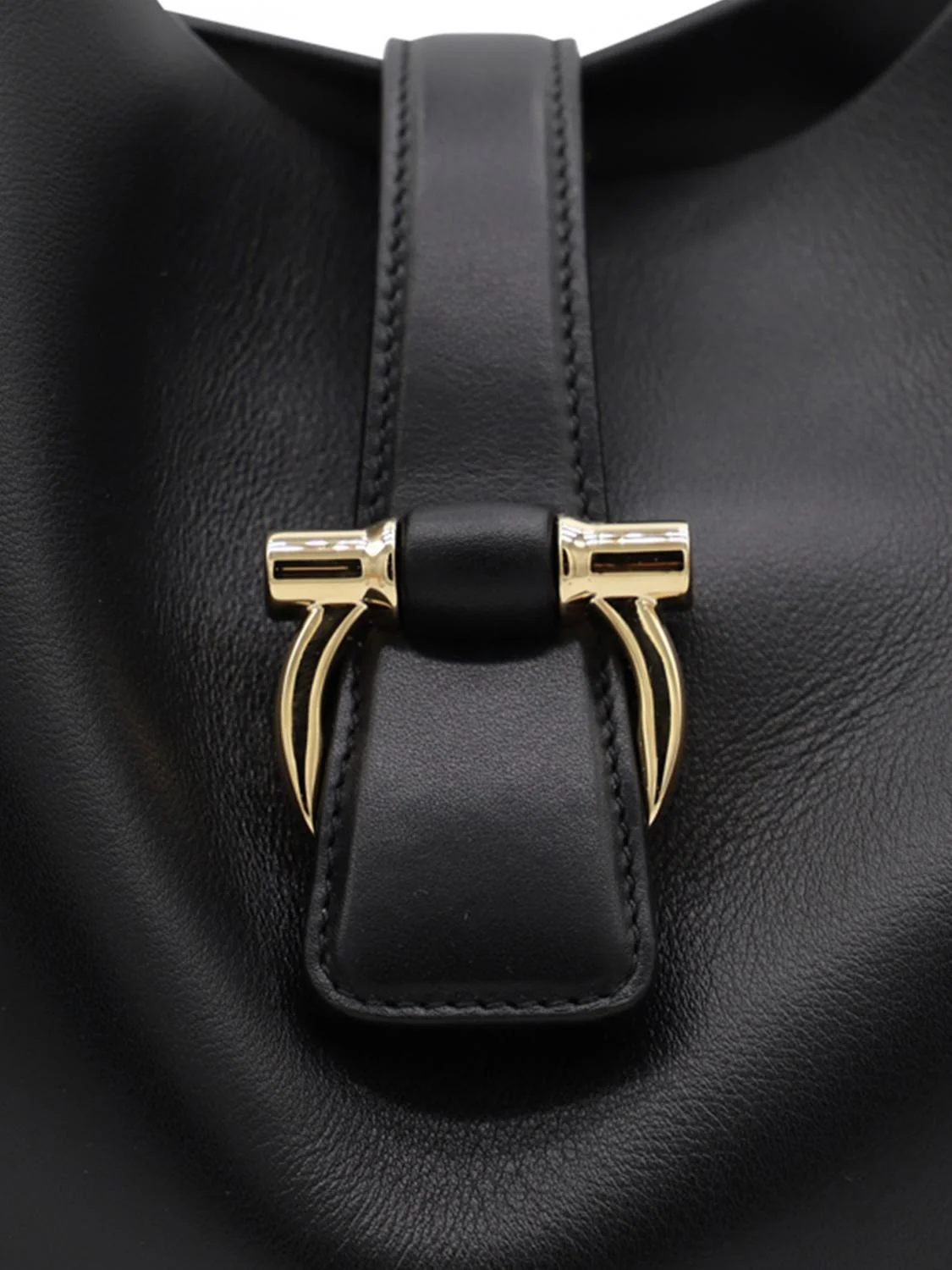woman's shoulder bag