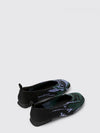 woman's ballet flat