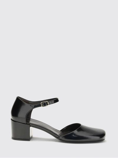 womans pump