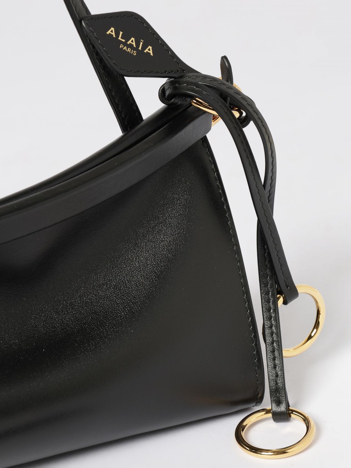 woman's shoulder bag