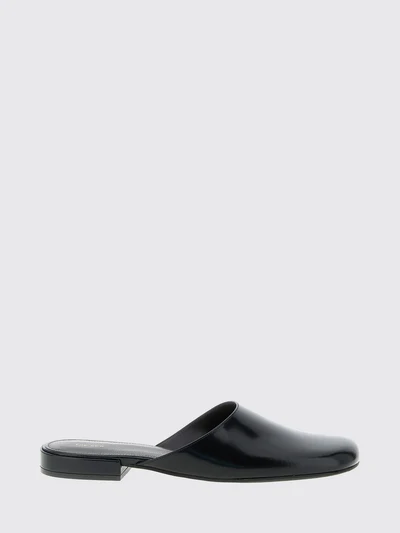 womans flat shoes
