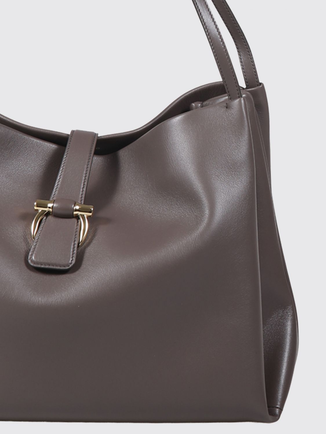 woman's shoulder bag