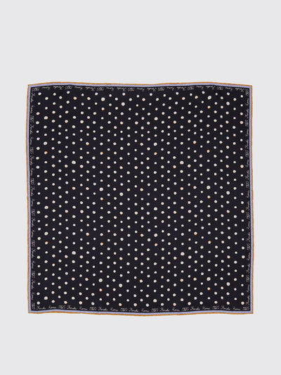 womans neck scarf
