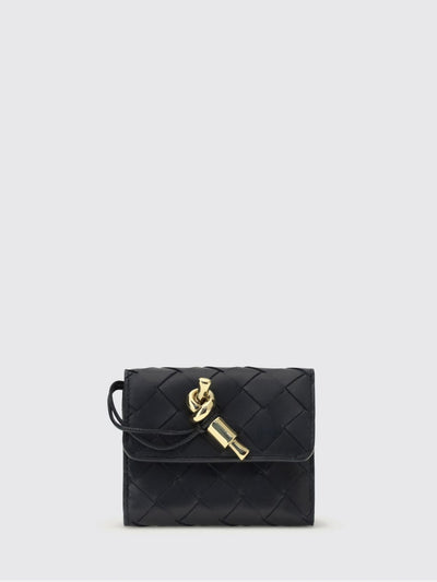 womans wallet