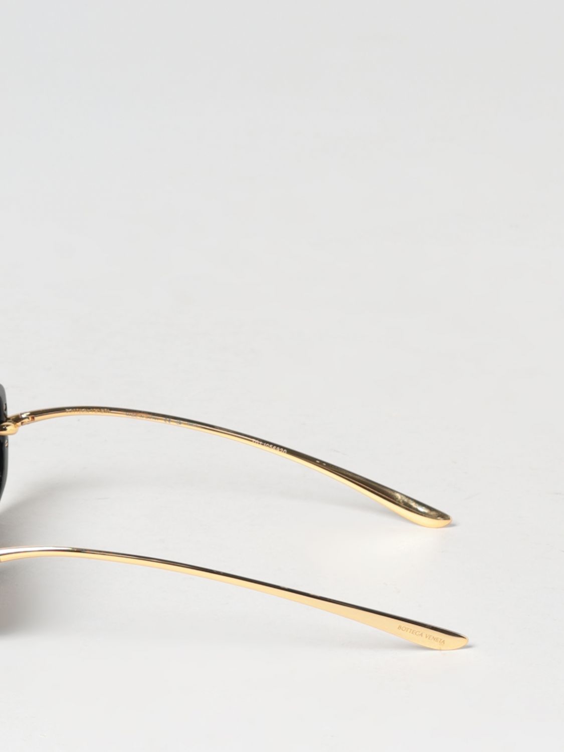 woman's sunglasses