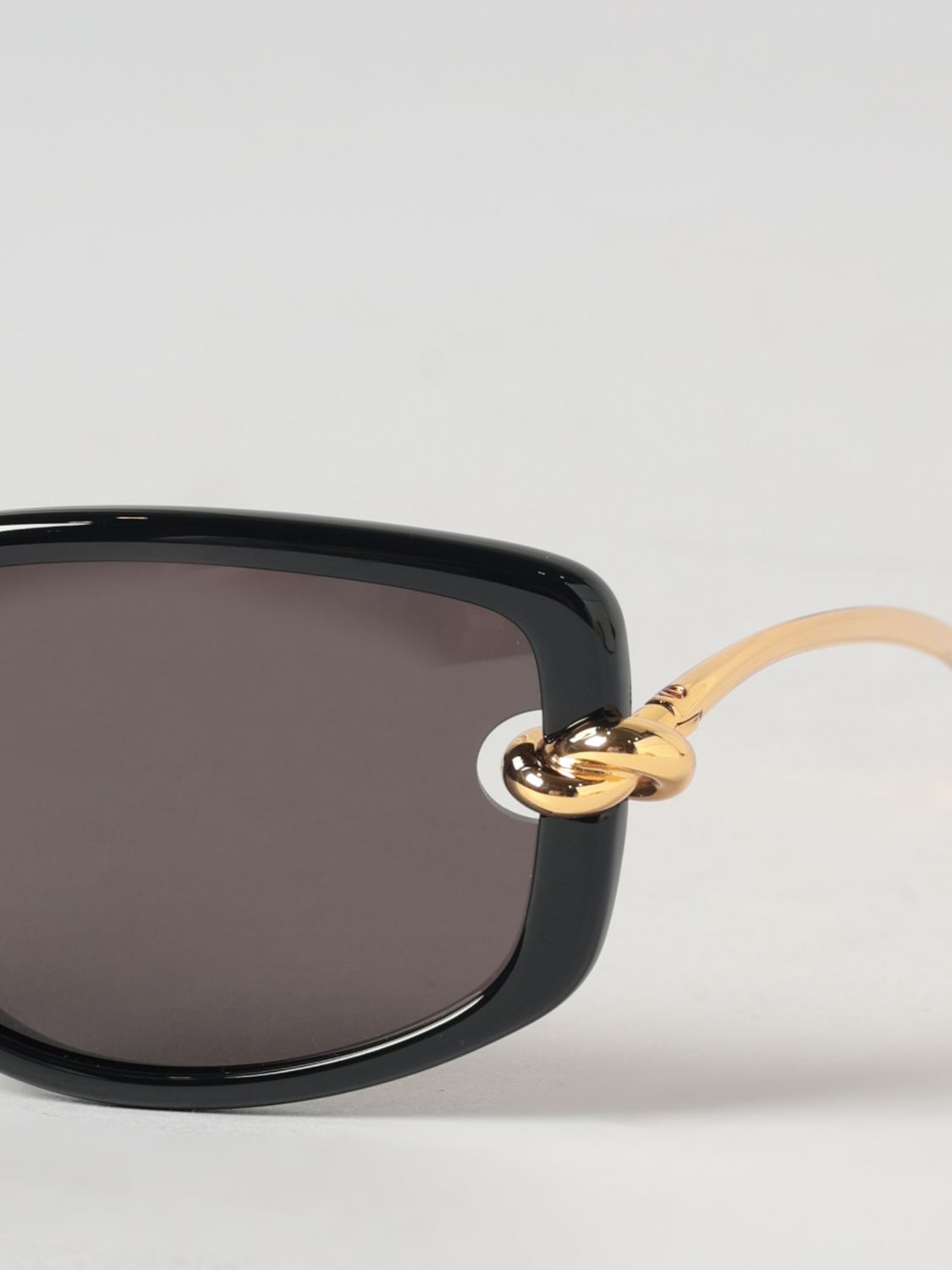 woman's sunglasses
