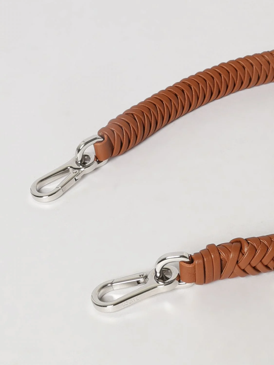 shoulder strap woman