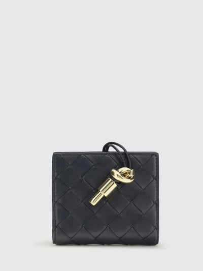 womans wallet