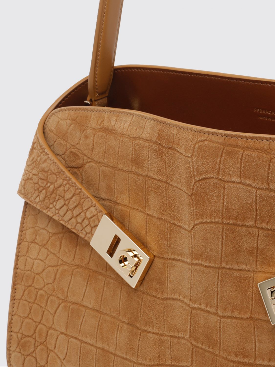 woman's shoulder bag