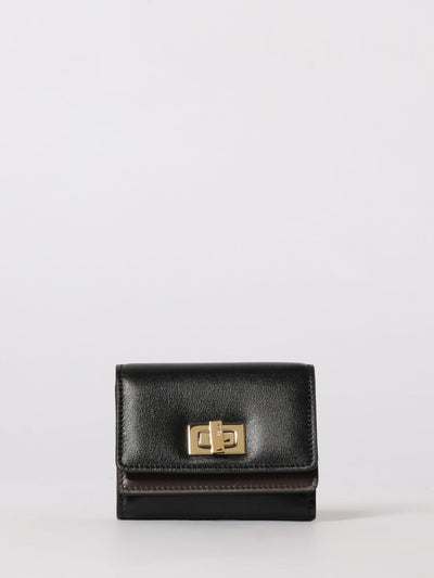 womans wallet