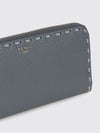 woman's wallet