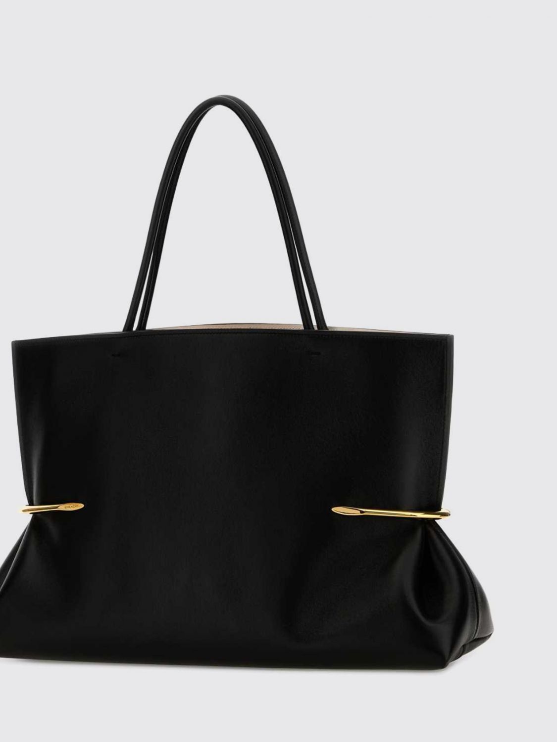 woman's shoulder bag