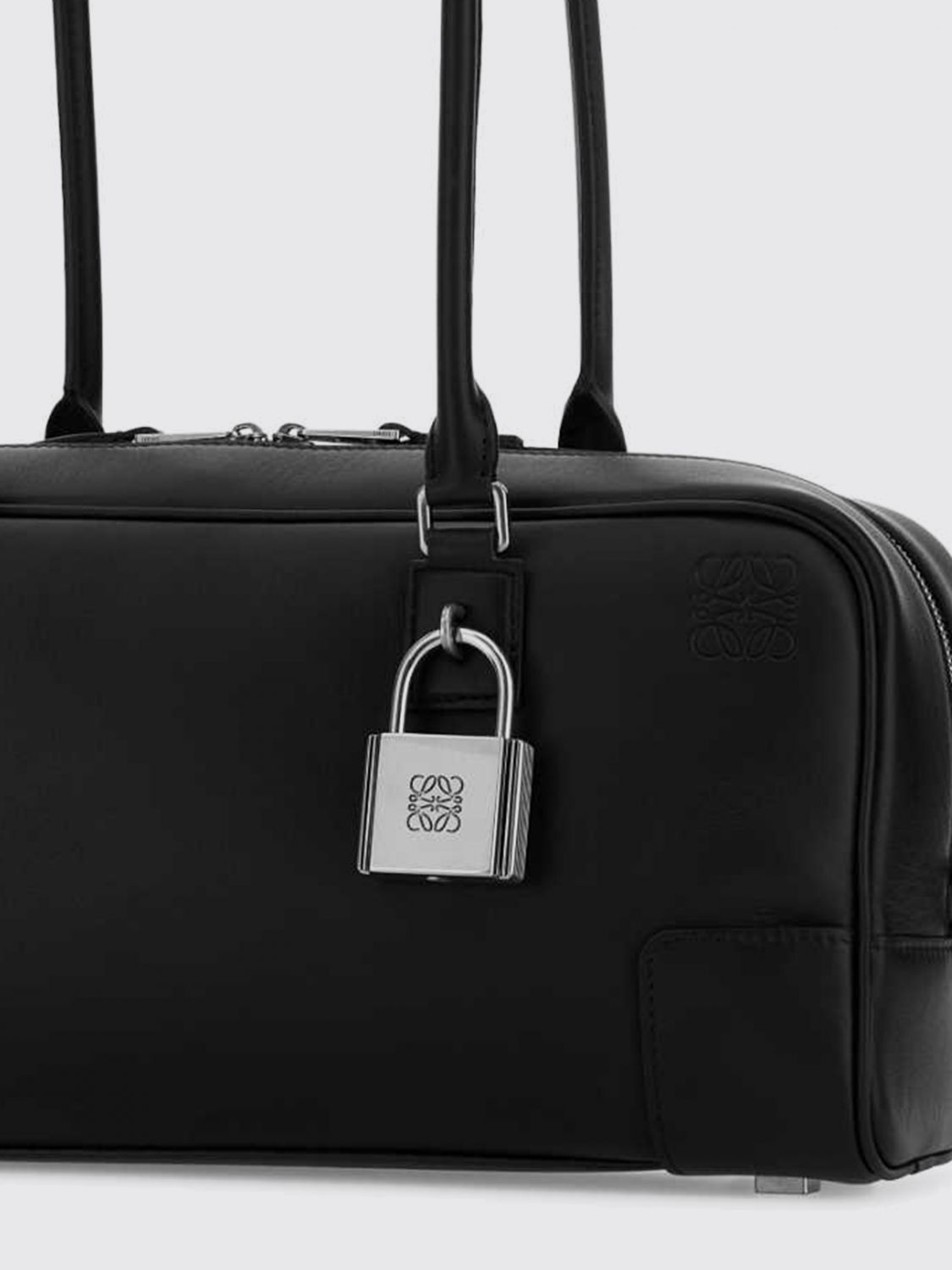 woman's shoulder bag
