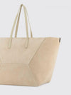 woman's tote bag
