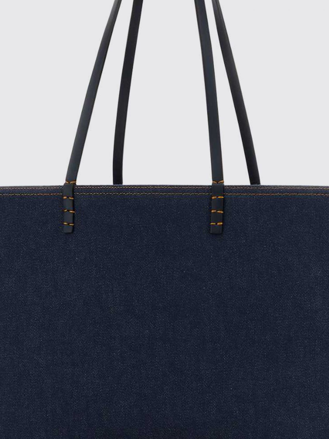 woman's shoulder bag