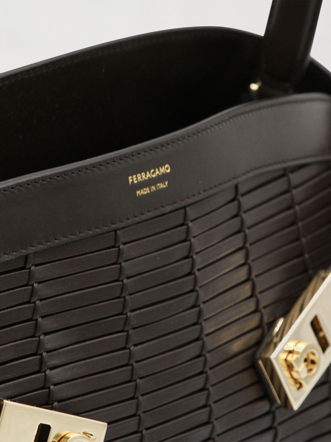 woman's shoulder bag