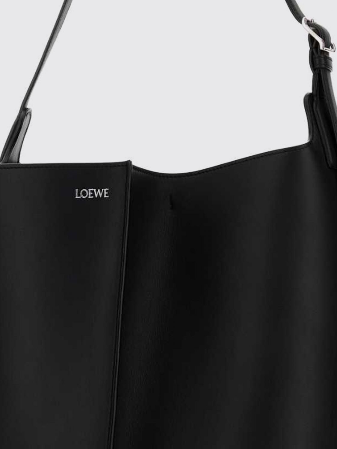 woman's shoulder bag