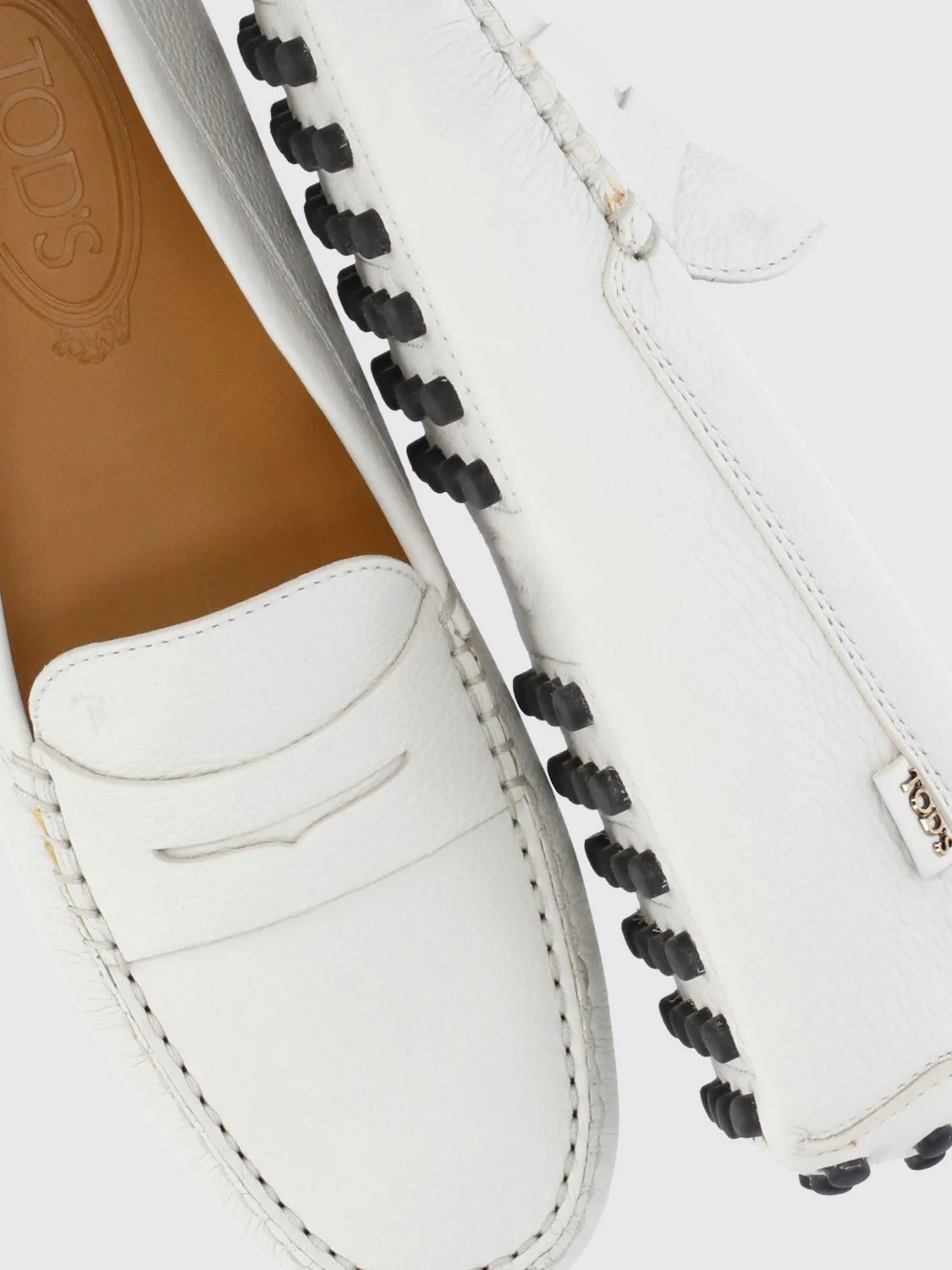 driver loafers in calfskin leather with classic rubber pebble sole