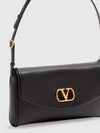 woman's shoulder bag