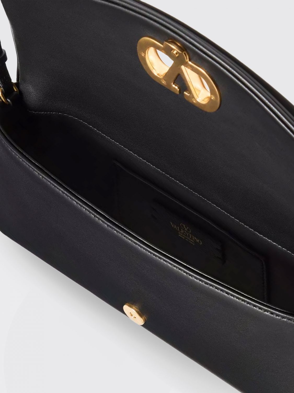 woman's shoulder bag