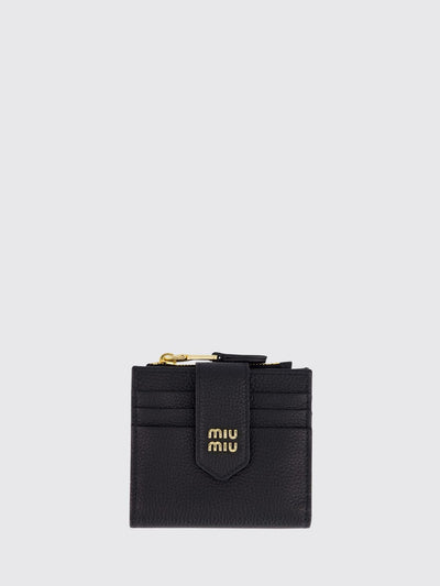 womans wallet