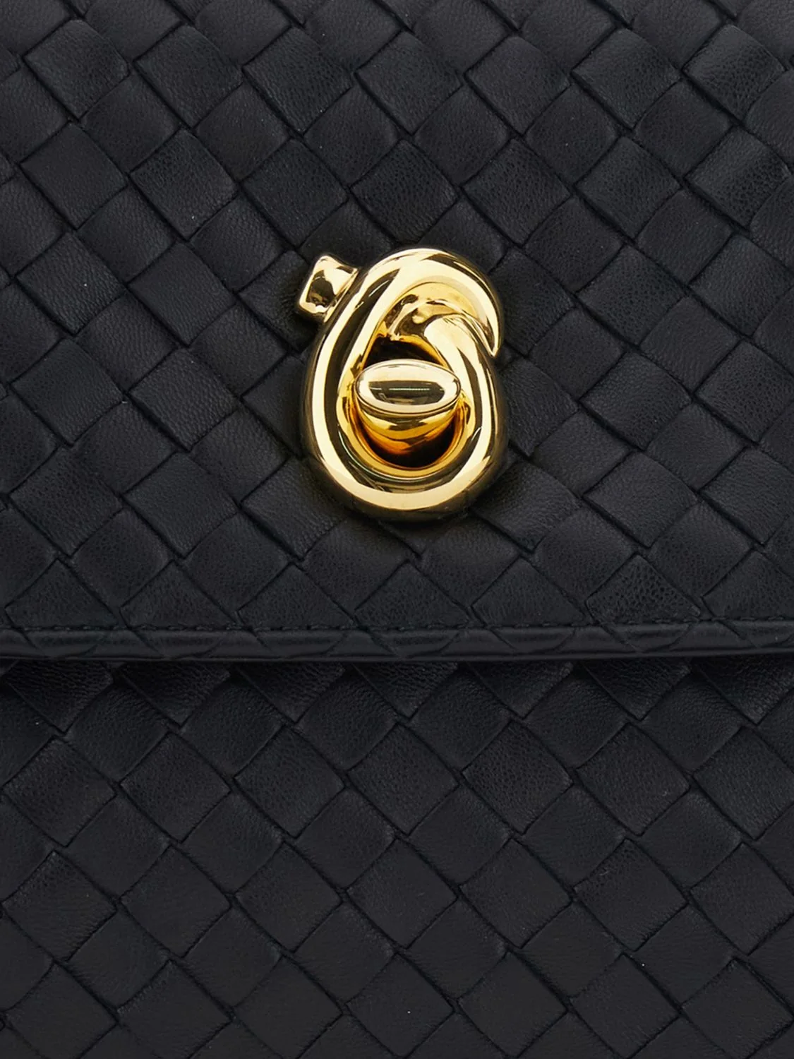 madison shoulder bag in intrecciato leather with chain strap