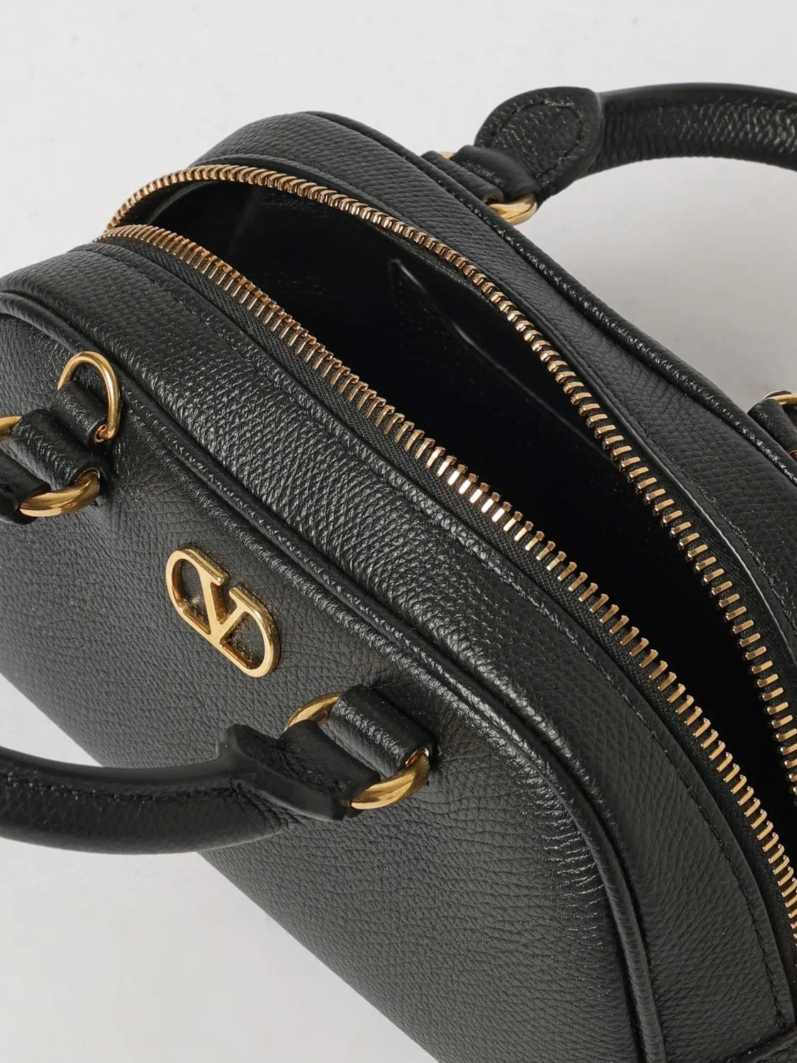 vlogo signature mini bowling bag in grained leather
