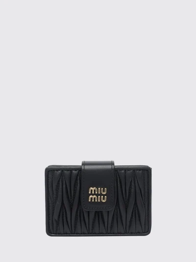 womans wallet