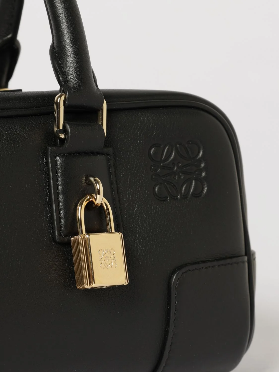 amazona 23 nappa calfskin handbag with embossed logo