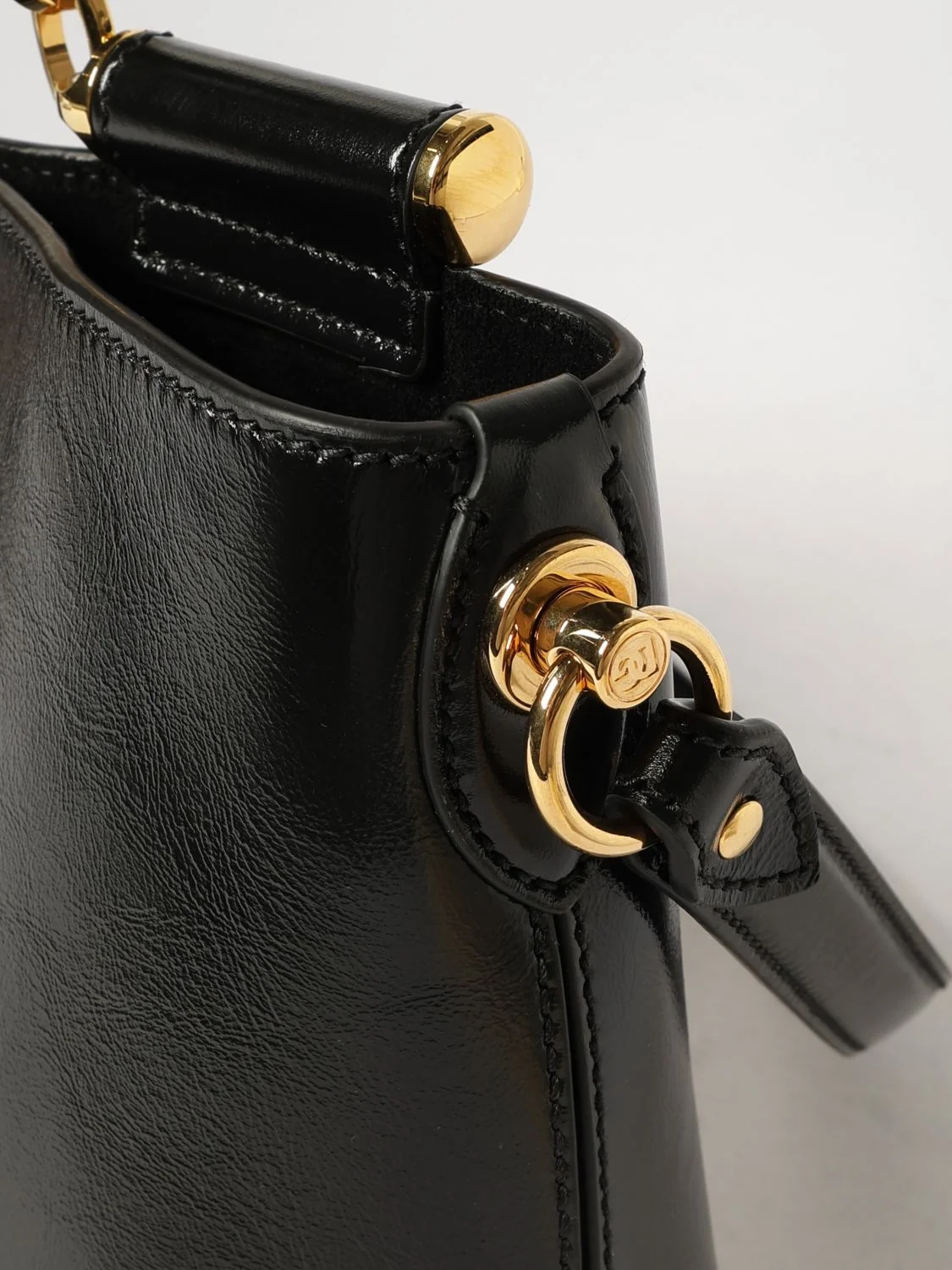 vittoria calfskin leather handbag with removable shoulder strap