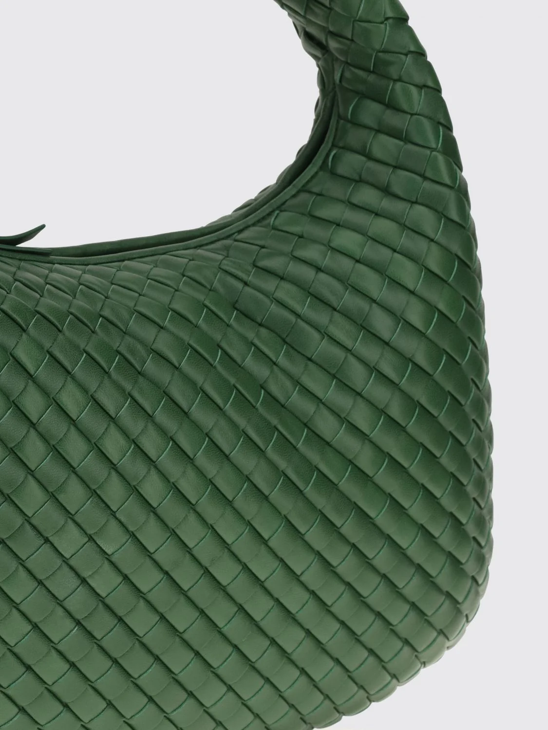 veneta shoulder bag in lambskin with intrecciato motif