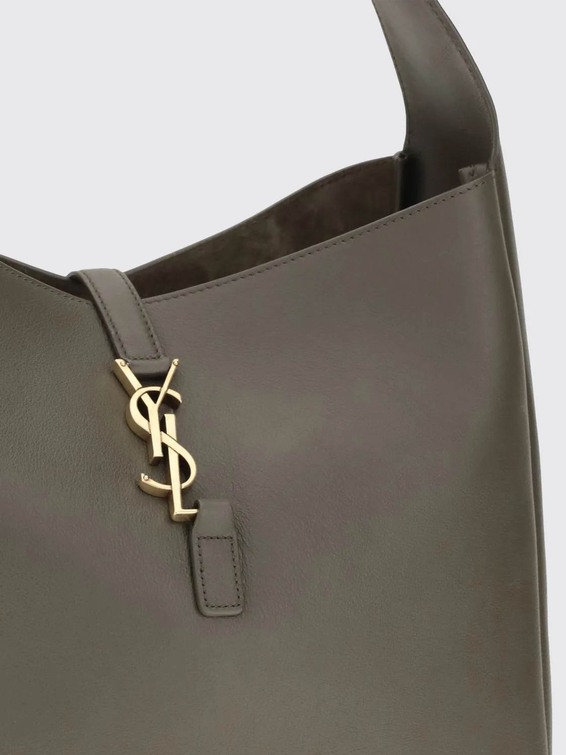 le 5 à 7 shoulder bag in smooth calfskin with pouch