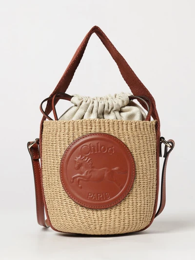 horse medal mini bucket bag chloé in two-colour raffia with shoulder strap