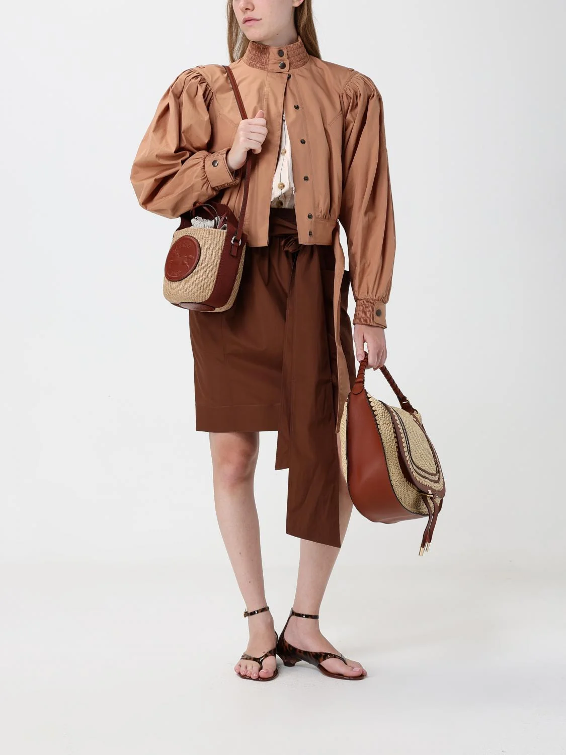 CHLOÉ OS horse medal mini bucket bag chloé in two-colour raffia with shoulder strap