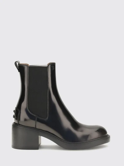 t timeless brushed leather chelsea boots with medium heel
