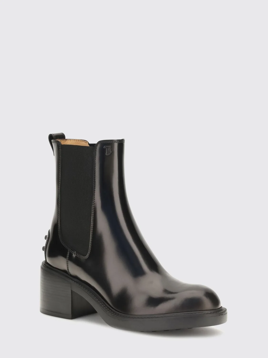 t timeless brushed leather chelsea boots with medium heel