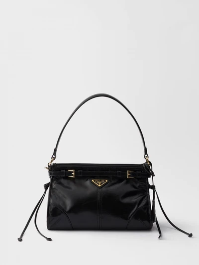 womans shoulder bag