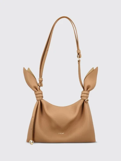 womans shoulder bag