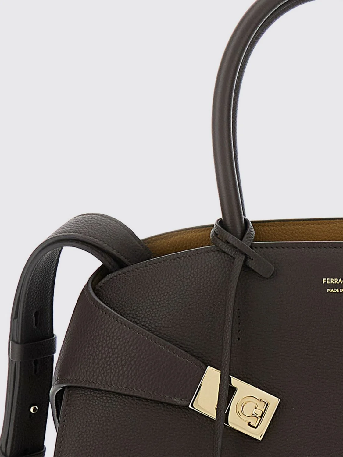medium hug grained calf leather tote bag with shoulder strap