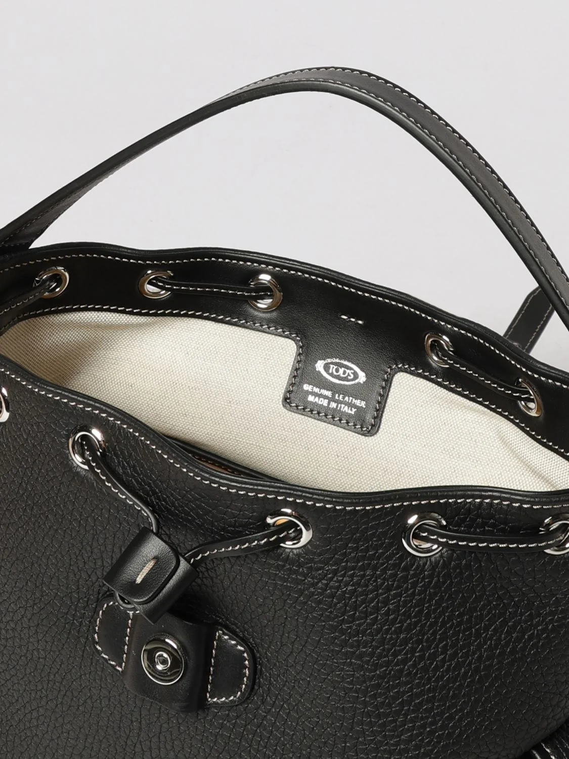 backpack in black hammered leather with drawstring and t timeless logo