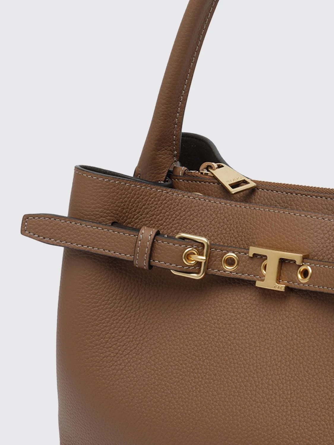 small grained leather shoulder bag with t timeless logo