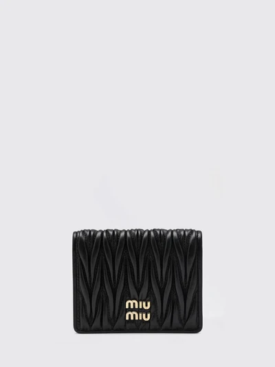 womans wallet