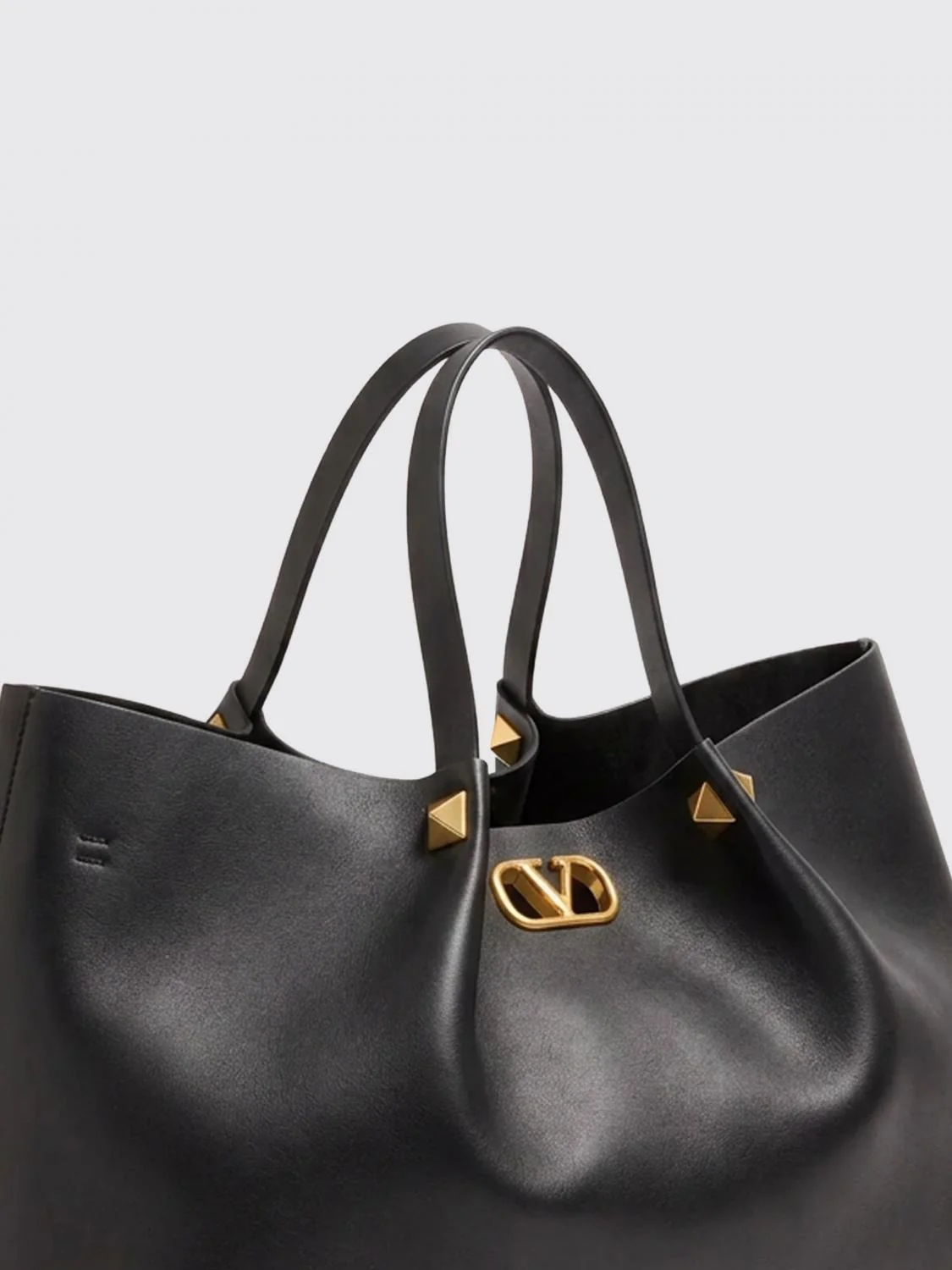 large vlogo signature studded smooth leather tote