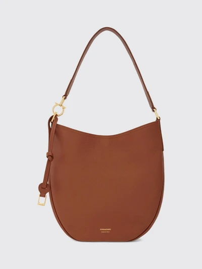 womans shoulder bag