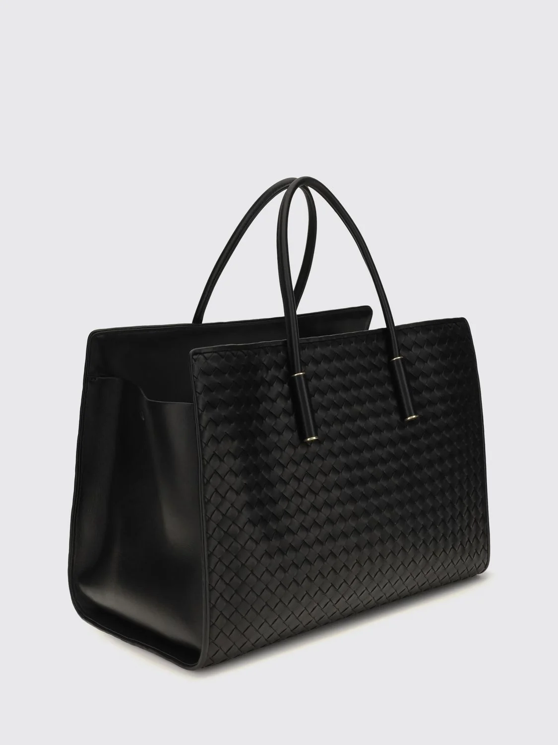 woman's shoulder bag