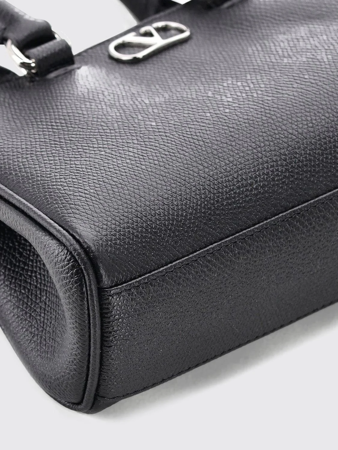 vlogo signature grained calfskin leather handbag