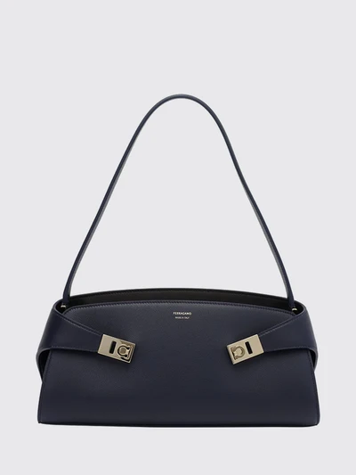 hug east-west shoulder bag in smooth calfskin with zip closure