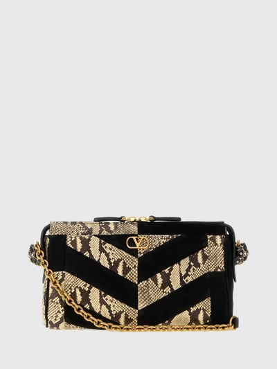womans shoulder bag